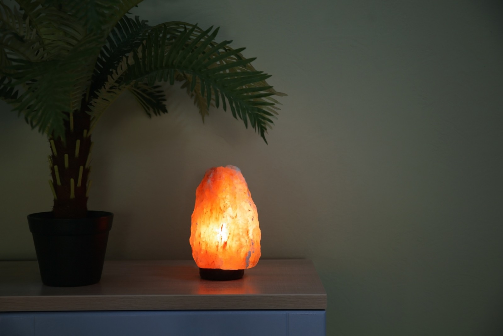 Five Reasons You Should Have A Himalayan Salt Lamp In your Home - Salt Scene